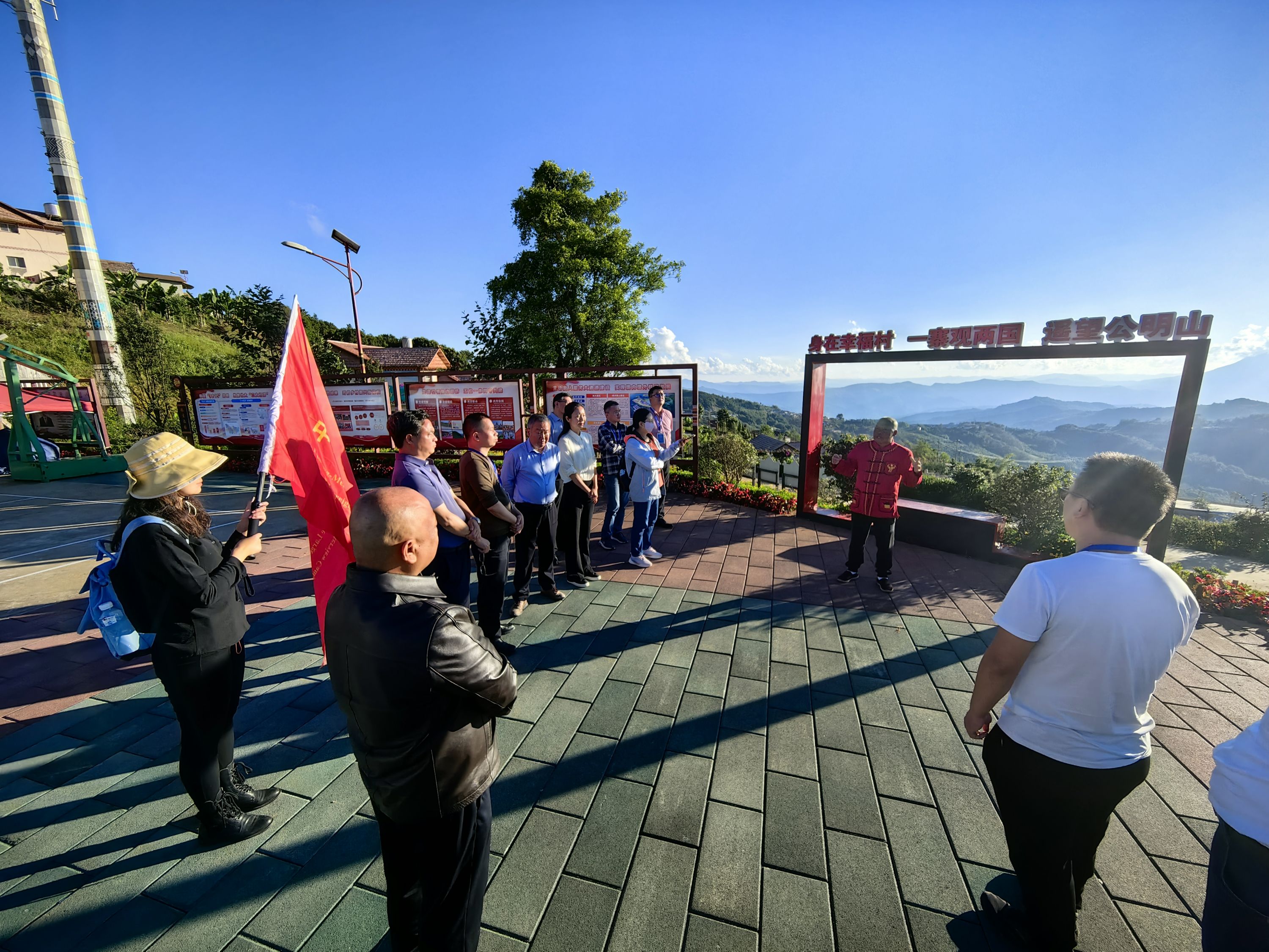 “同饮一江水”采风③｜中外媒体探访云南水美乡村建设感受当地三亿体育生物多样性与文化多元性(图6)