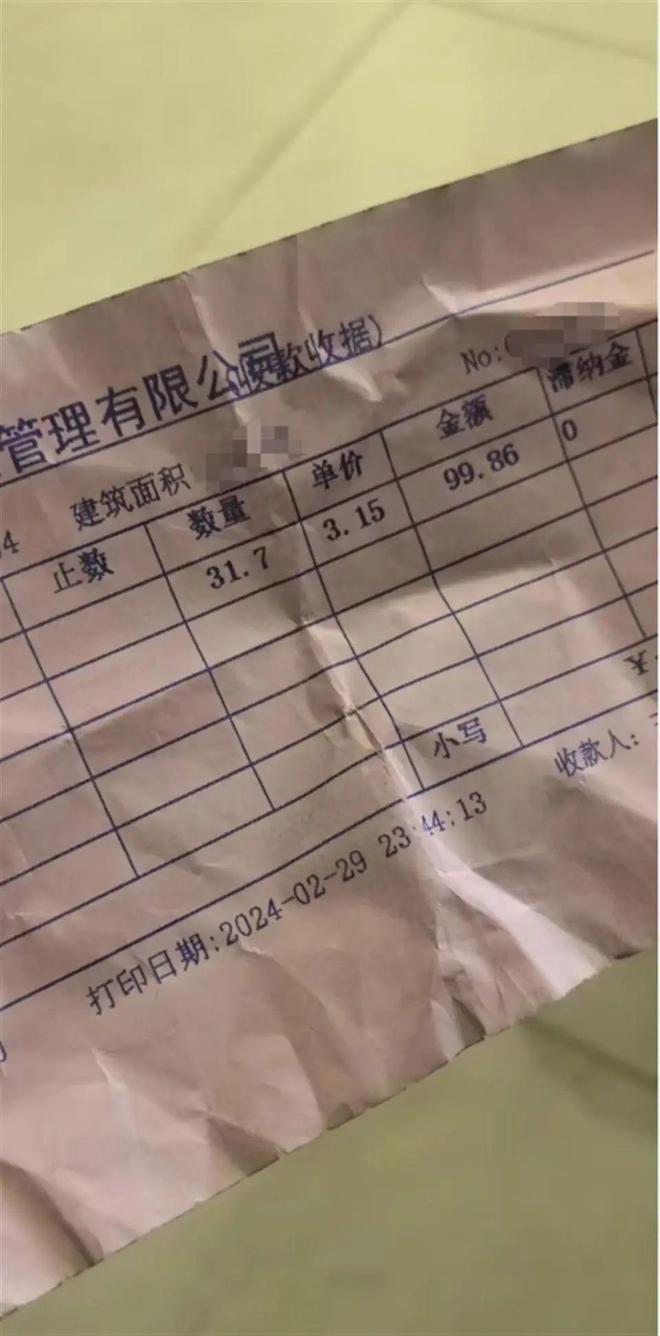 商洛这小区门口竟然排起了长队只为了买自来水！只因自来水要涨价三亿体育了……(图3)