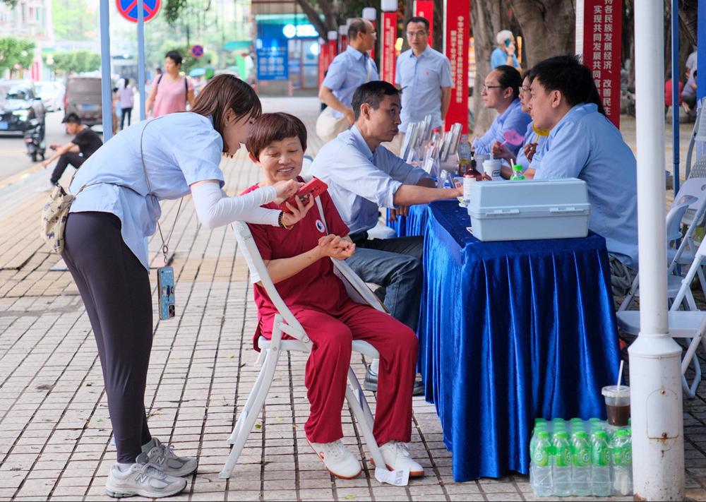 三亿体育供水宣传进社区进商圈广州市民近距离认识自来水从何而来(图3)