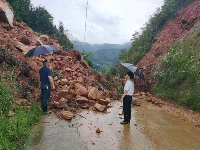 三亿体育平江高新区：大灾之后 一片繁忙(图4)