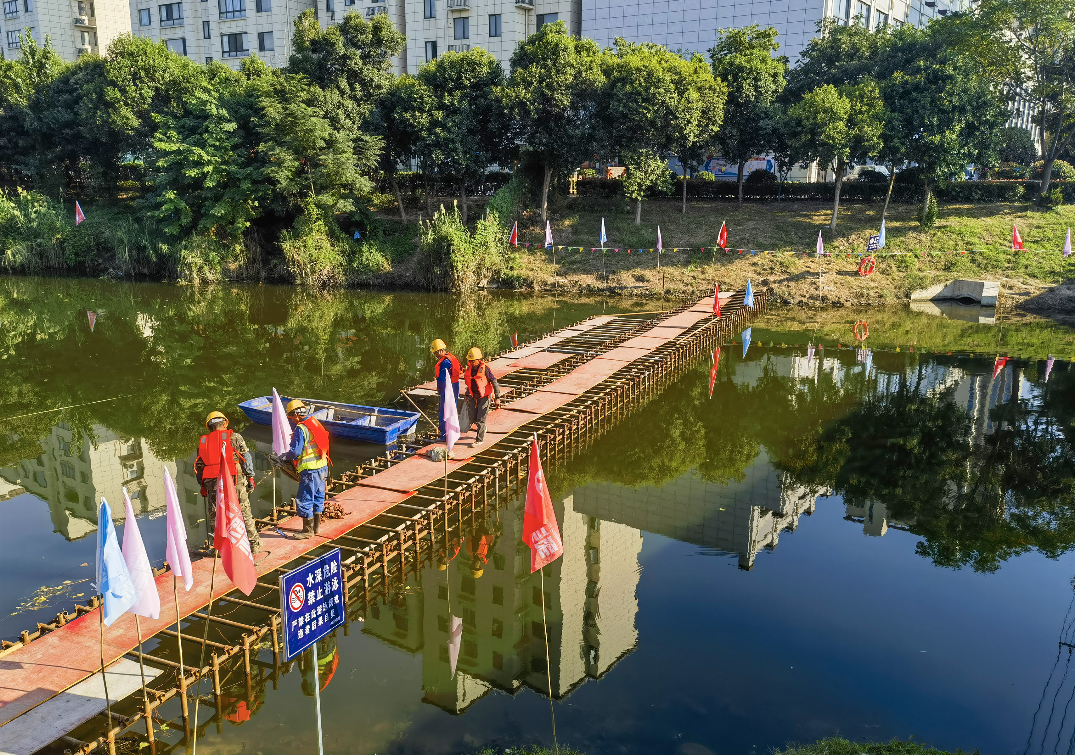 三亿体育国庆假日不停歇坚守岗位护万家 ——市水务集团一线工作人员以初心见担当(图4)